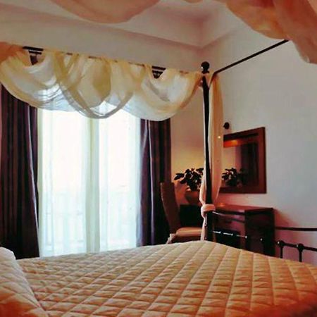 Chris Hotel Szkála Kültér fotó