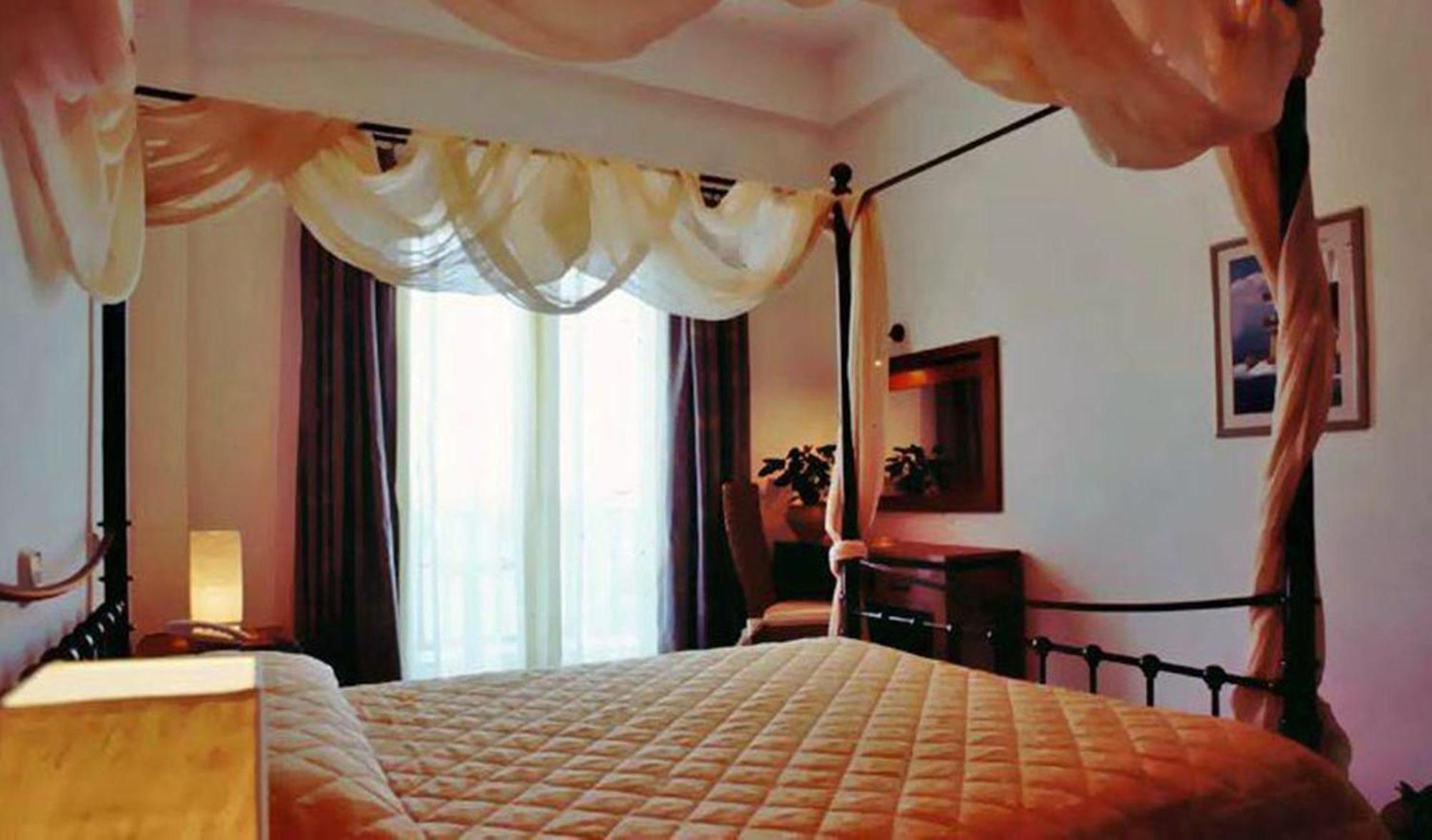 Chris Hotel Szkála Kültér fotó